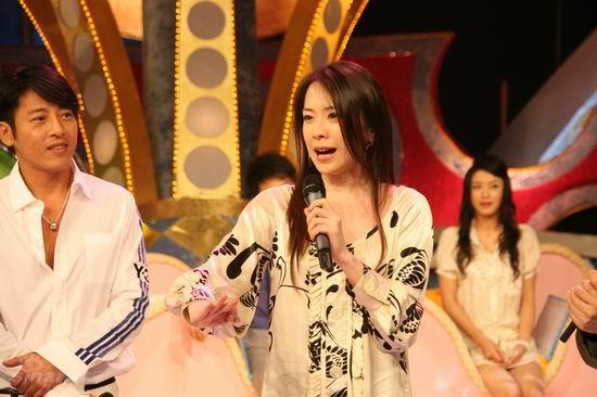 剧照-图文：绣娘兰馨首映仪式--潘仪君现场表演