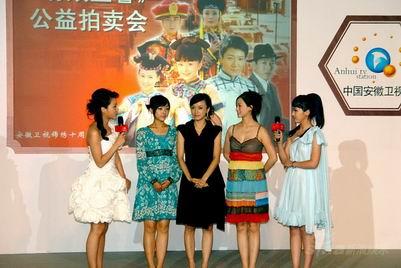 剧照-姜鸿义卖绣娘兰馨戏服 为灾区人民祈福(图)