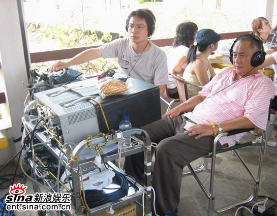 剧照-图文：超级男女记者会--伍导现场督战