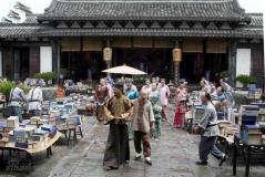 剧照-张国立：中国往事晒书晒人晒心情(组图)