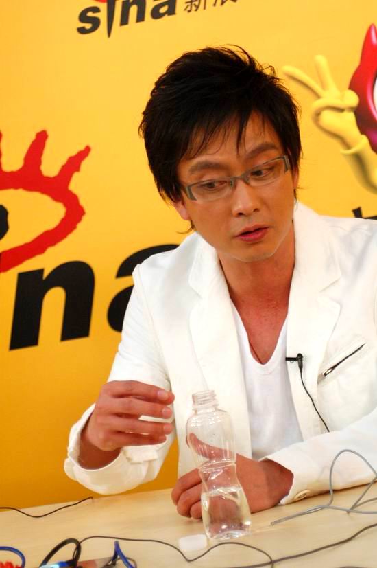剧照-图文：青春之歌主演做客--谢君豪谈表演