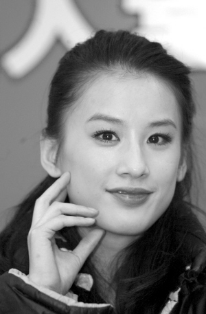 剧照-碧血剑主创宣传 杨子全程呵护黄圣依(组图)
