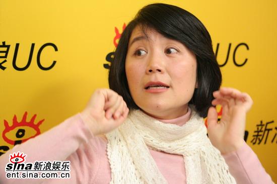 剧照-图文：牛玉儒剧组做客新浪--严晓频动作表达