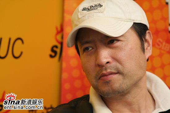 剧照-图文：牛玉儒剧组做客新浪--主演牛飘