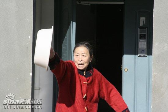 家和万事兴之抬头见喜剧照(13)