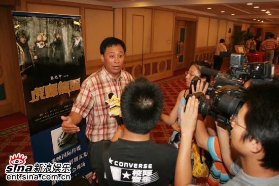 剧照-图文：虎踞龙盘发布会--杨凡接受采访