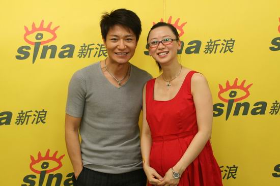 剧照-图文：绣娘兰馨主演做客--翁虹和李宗翰留影