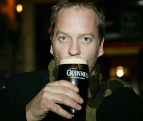 剧照-组图：24男星现身爱尔兰 酒吧内痛快畅饮