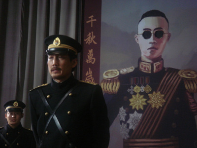 剧照-夜幕下的哈尔滨若拍 李崇霄经摔无怨言(图)