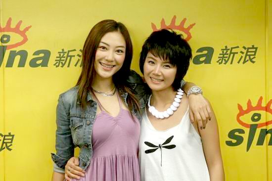 剧照-图文：香港姊妹主演做客--两个好姐妹