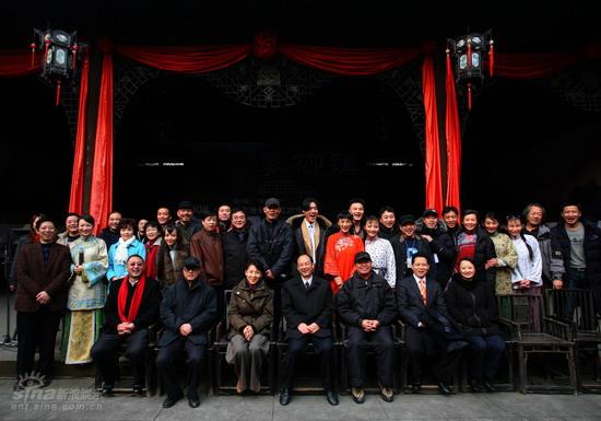 剧照-图文：雾柳镇发布会--主创人员合影