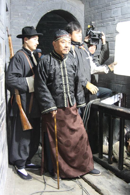 剧照-图文：雾柳镇探班--陶泽如神态悠然