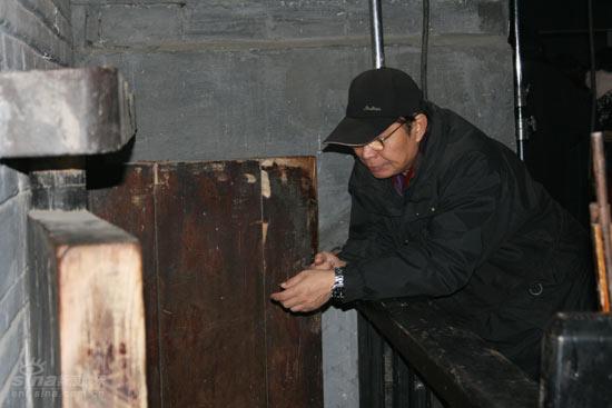 剧照-图文：雾柳镇探班--黄健中给演员讲戏