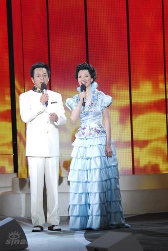 剧照-图文：2008央视春晚--主持人朱军董卿