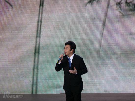 剧照-图文：央视春晚录制备播带--费玉清千里之外