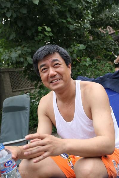 剧照-图文：祸福相依探班--董勇拍戏间隙