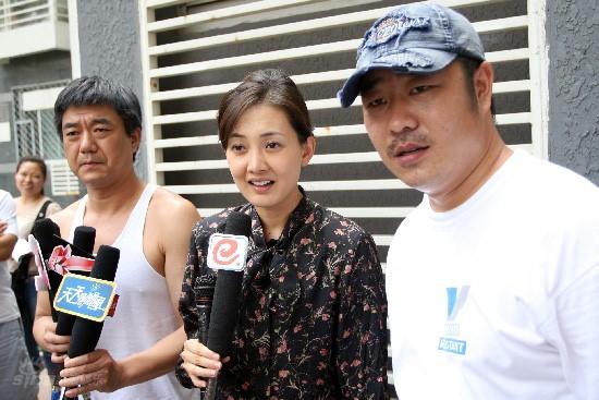 剧照-图文：祸福相依探班--董勇牛莉等接受采访