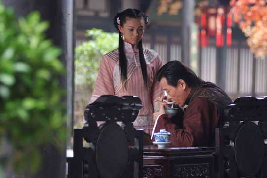 剧照-虎山行横店热拍 楚轶男寇世勋亲如父女(图)