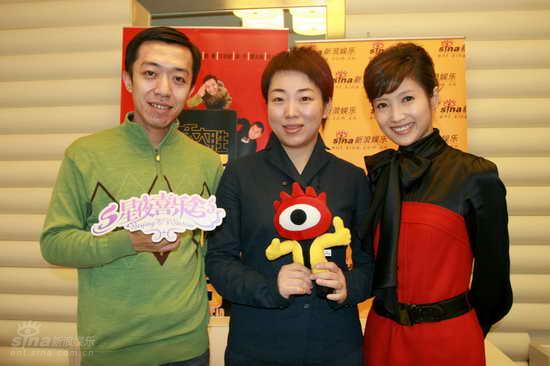剧照-图文：7天大胜主创做客--嘉宾与小浪合影