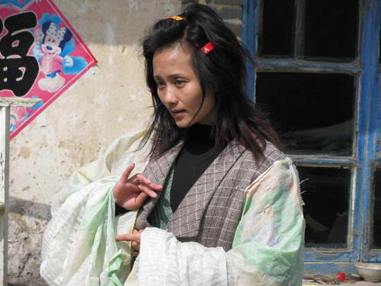 剧照-追根究底大连杀青 李颖“疯”得过瘾(图)