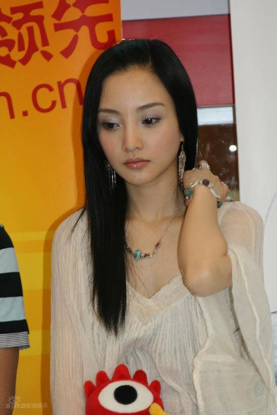剧照-图文：战北平主演做客--李小璐撩动长发
