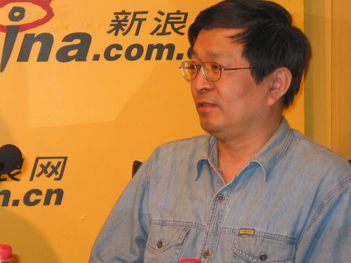 剧照-图文：玫瑰绽放的年代主创人员作客新浪聊天(16)