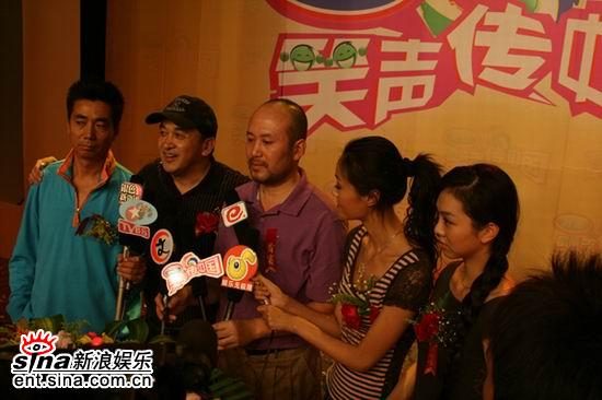 剧照-图文：低头不见抬头见开机众主创亮相(4)