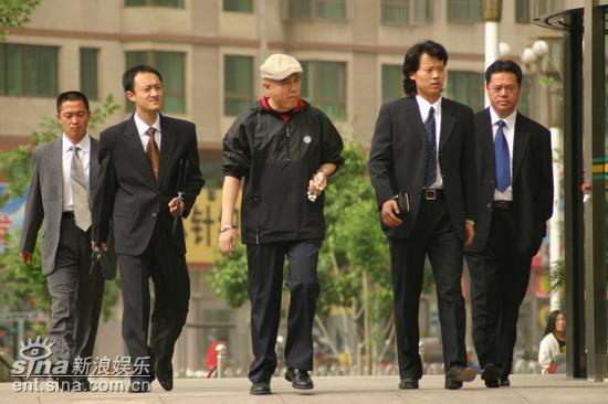 男人立正剧照