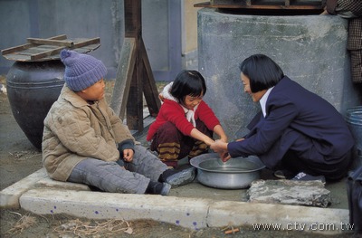 剧照-资料图片：电视剧六个孩子精彩剧照(16)