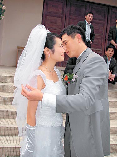 剧照-组图：学警狙击拍结婚戏 陈键锋否认骂新人