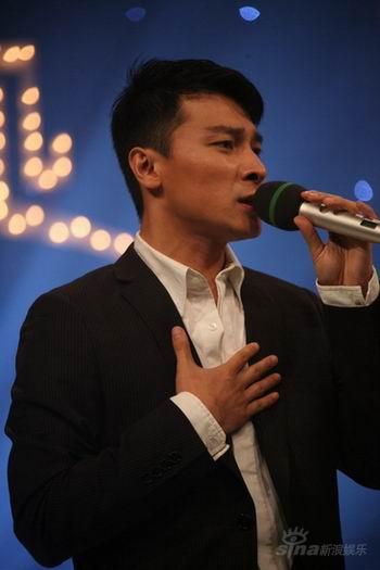 剧照-资料图片：非常记忆嘉宾--贺刚
