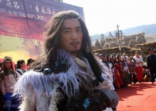剧照-图文：远古的传说探班--焦恩俊酷对镜头