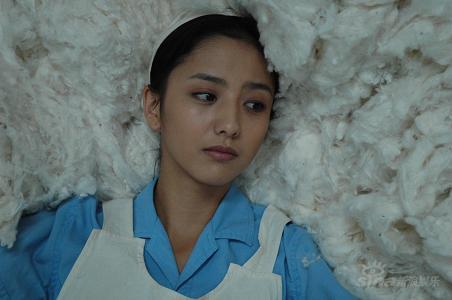 剧照-空巷子女主角佟丽娅：青春是一面镜子(图)