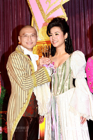 剧照-图文：老婆大人2宣传-大方喝交杯酒
