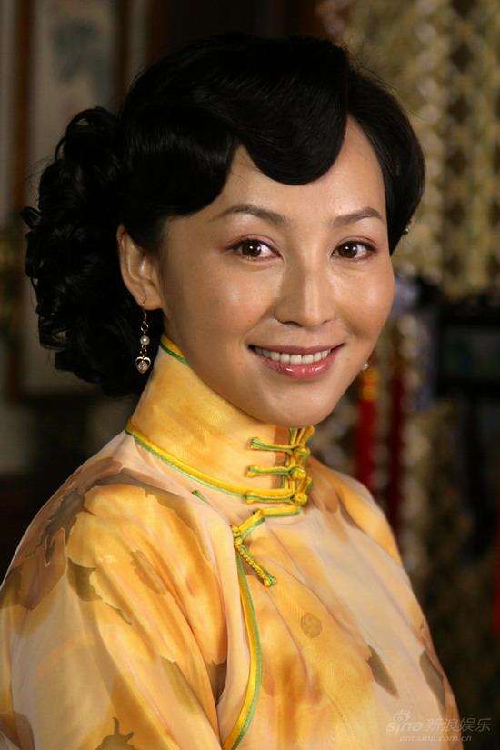 铁梨花人物--岳丽娜饰四姨太秋香