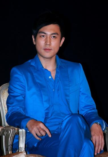 剧照-图文：爱要有你才完美-主演谭俊彦