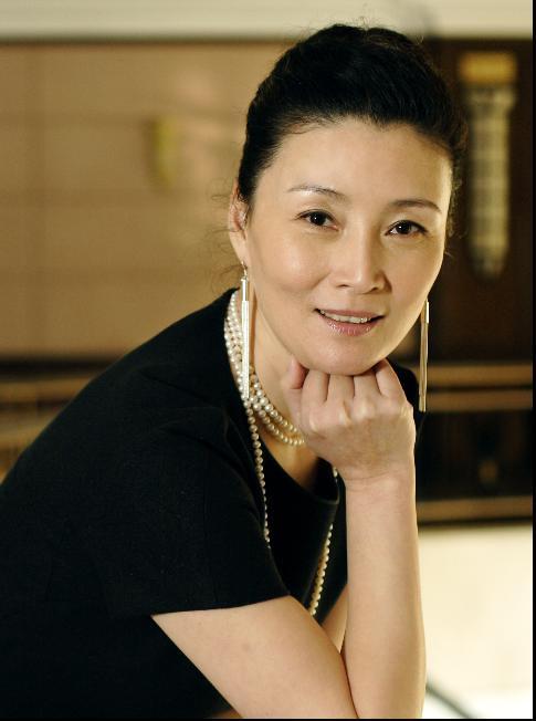 剧照-电视剧大女当嫁主演-朱茵饰妈妈