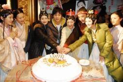 剧照-组图：黛玉蒋梦婕片场庆生 神秘男子送99朵玫瑰