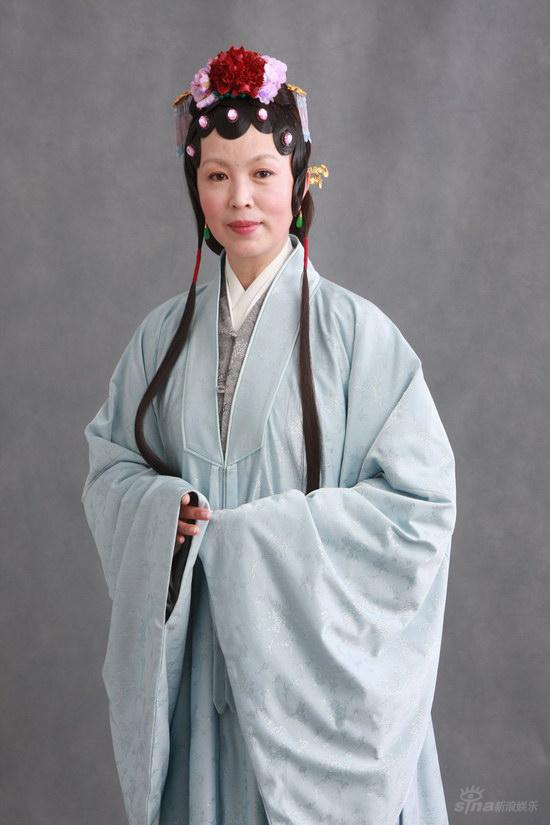剧照-新版红楼梦荣宁府女眷--龚丽君饰演薛姨妈