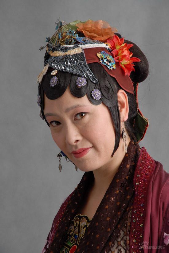 剧照-新版红楼梦荣宁府女眷--贾妮饰演尤氏