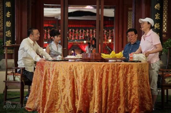 剧照-图文：BTV探梦红楼晚会--李少红现场间隙做客北京台演播室