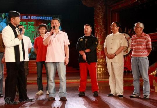 剧照-图文：翡翠开播--于荣光介绍演员