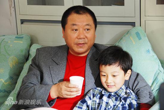 剧照-图文：老大今谢幕-范伟与儿子