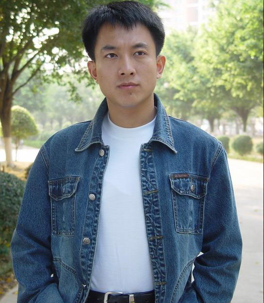 辉煌的背后的剧照3