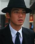 余其扬扮演者钟汉良
