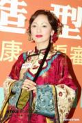 剧照-图文：御用闲人试装 郑少秋被美女环绕(4)