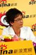 剧照-图文：青春之歌主演做客--谢君豪认真表情