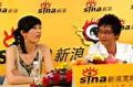 剧照-图文：青春之歌主演做客--谢君豪偷笑童蕾