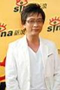 剧照-图文：青春之歌主演做客--谢君豪白西装帅气
