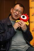 剧照-图文：新不了情主演聊天-许绍雄与小浪合影